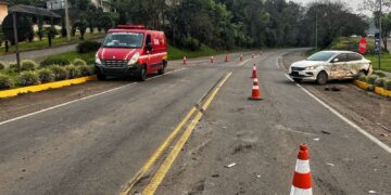 SERAFINA CORRÊA | Bombeiros civis atendem acidente de trânsito na ERS-129