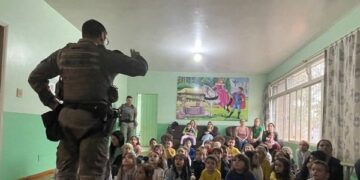 SERAFINA CORRÊA | Brigada Militar realiza palestra para crianças