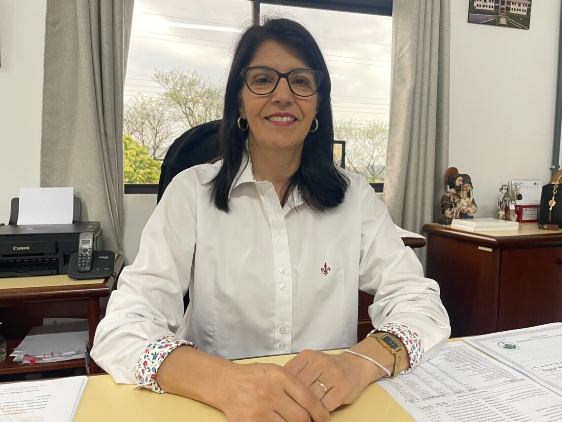 CAMPOS BORGES | Cleonice Toledo é a primeira prefeita reeleita