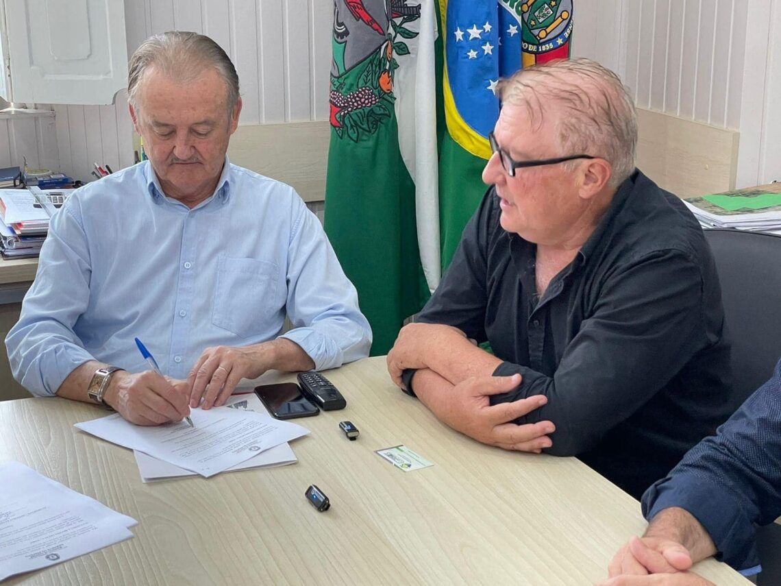 Administração Municipal assina contrato para construção da ponte entre Anta Gorda e Guaporé