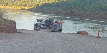 Após problemas, balsa retoma a travessia no Rio Taquari