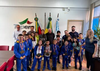 Alunos de karatê de Tapera prestigiados pelo 5º lugar nas Olimpíadas Escolares
