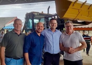 ARVOREZINHA | Município Recebe Retroescavadeira para a Secretaria de Agricultura