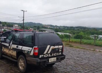GUAPORÉ | Polícia Civil apreende arma com adolescente