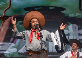 Véspera de feriado tem Baile da Melhor Idade, Baitaca e EletroRádio