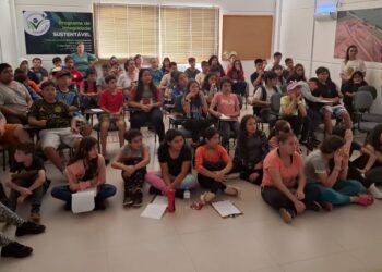 Alunos da Rede Municipal de Tapera visitam empresa de reciclagem de materiais