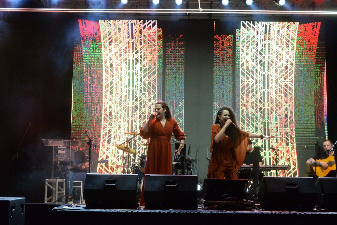Cantoras Sá Biá e Carol Nascimento tem bom desempenho em festival gaúcho dos campeões