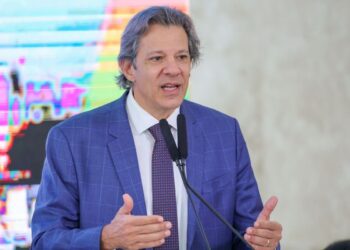Corte de gastos: proposta altera cálculo do salário mínimo, abono e previdência de militares; saiba o que muda no seu bolso