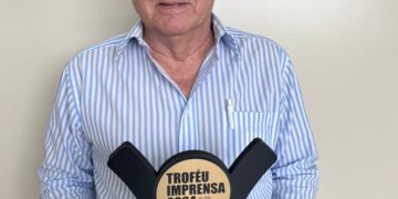 Diniz Fernandes prefeito reeleito de Jacuizinho é homenageado com o Troféu Imprensa 2024 e se prepara para o quarto mandato