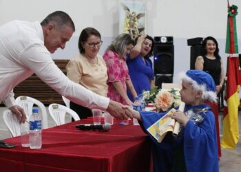 ITAPUCA | Formatura marcou mais um passo para os pequenos alunos