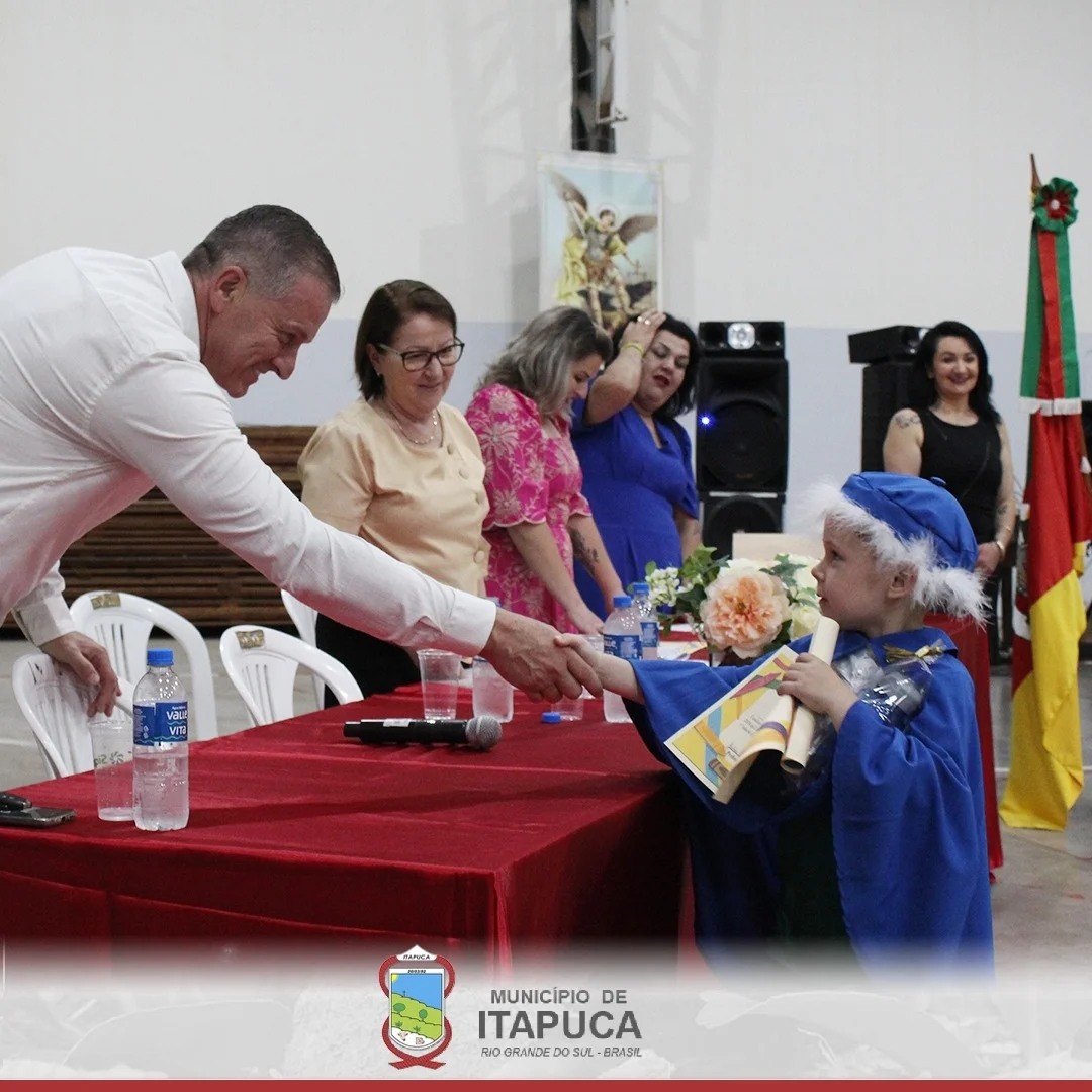 ITAPUCA | Formatura marcou mais um passo para os pequenos alunos