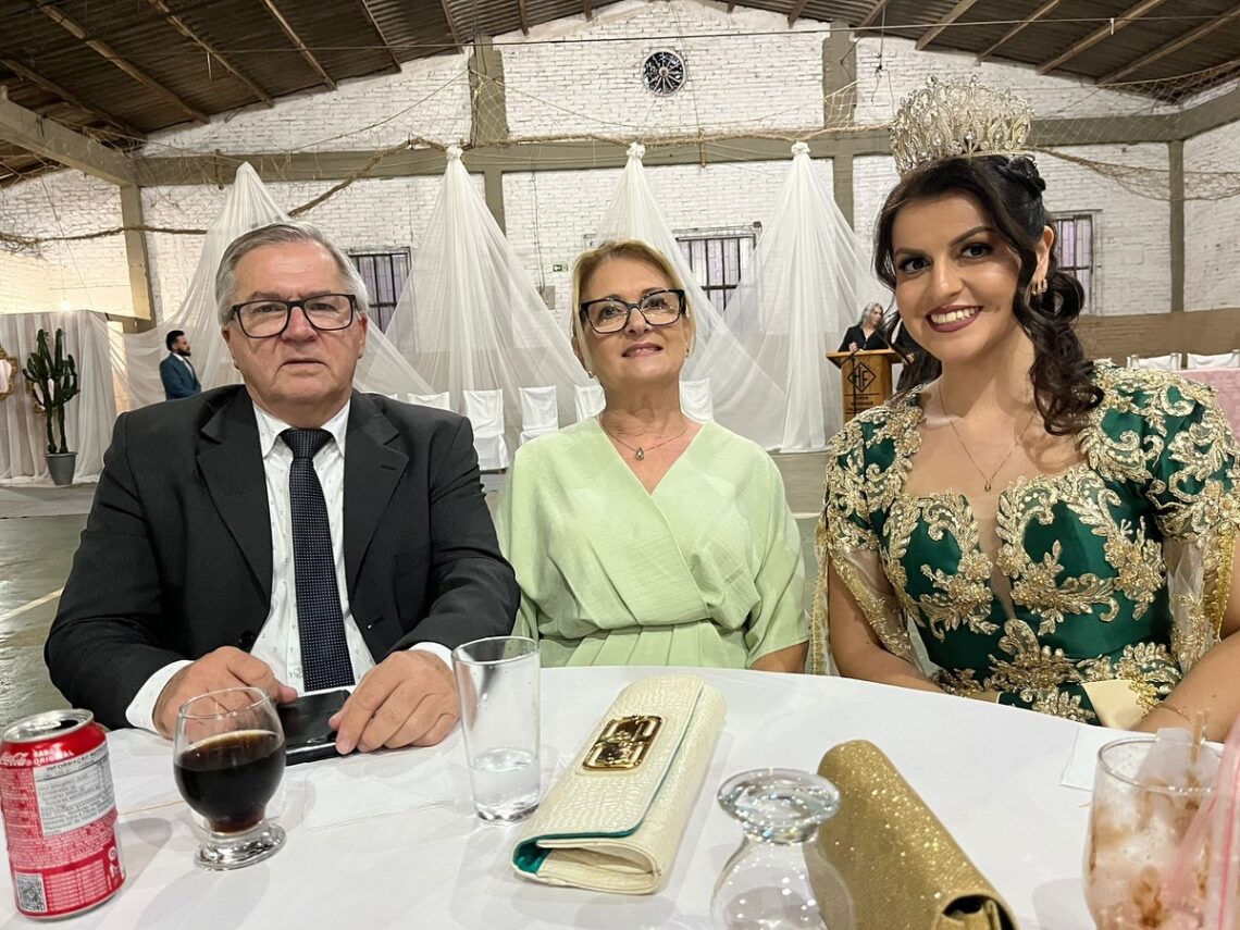 Prefeito de Jacuizinho prestigia evento de aniversário de Tunas