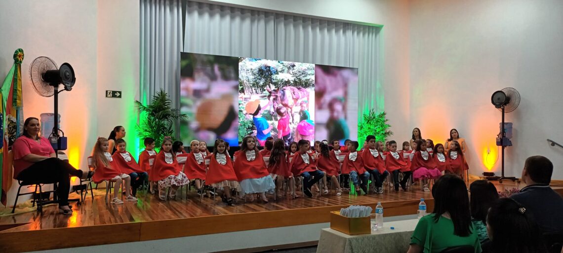 Realizada a Formatura da Escola Infantil Toca dos Tocos de Campos Borges