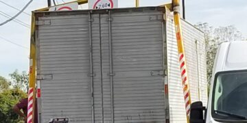 Após arrancar “goleira” da Ponte de Ferro, motorista foge
