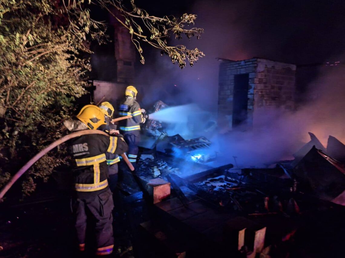 CAMPOS BORGES | Bombeiros Voluntários do Município foram chamados na Comunidade de Volta Vitória para atender Sinistro de incêndio
