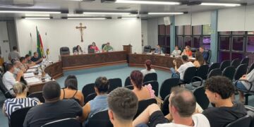 GUAPORÉ | Vereadores aprovam aumento do funcionalismo público e criação de novo cargo para a Casa Legislativa
