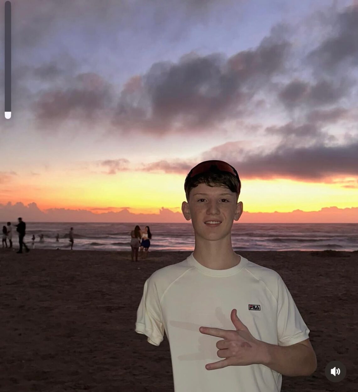 Jovem soledadense faz campanha em busca de uma prótese de braço biônica