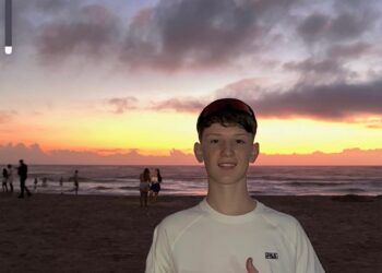 Jovem soledadense faz campanha em busca de uma prótese de braço biônica