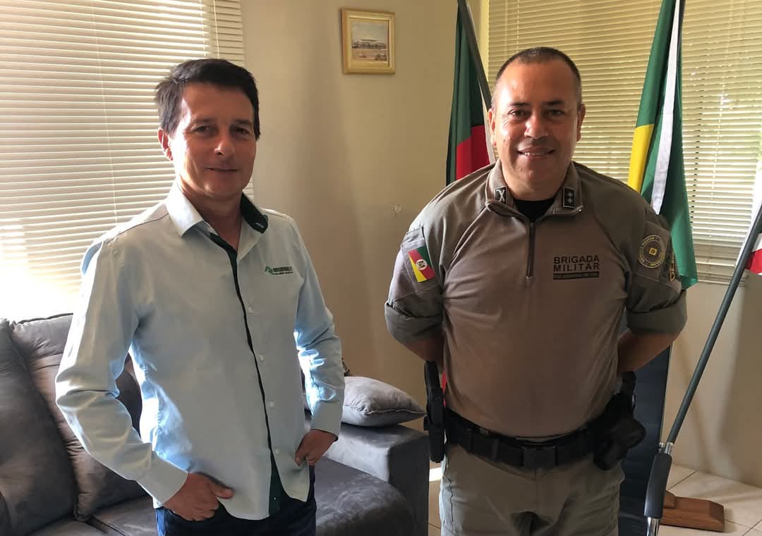 Diretor de Esportes de Espumoso em visita ao Comando da Brigada Militar