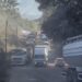 Caminhões atolam em brita na estrada à “Ponte do Exército”