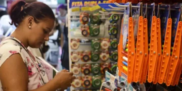 Preços de material escolar podem variar até 269% em papelarias de SP