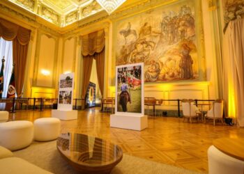 Secretaria de Comunicação inaugura exposição de fotos sobre as enchentes e a reconstrução