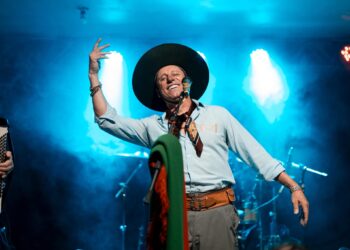 ESPUMOSO 70 ANOS | João Luiz Corrêa faz show no dia26 de fevereiro