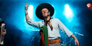 ESPUMOSO 70 ANOS | João Luiz Corrêa faz show no dia26 de fevereiro