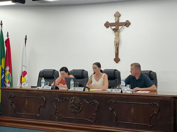 GUAPORÉ | Na quarta sessão ordinária, vereadores apreciaram e apresentam projetos de Lei, Sugestão e Legislativo