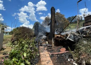 Bombeiros do SCAB combatem incêndio em imóvel em Serafina Corrêa