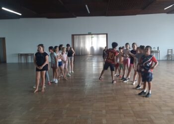 ARVOREZINHA | Crianças participam de projeto “Fazendo Arte nas Férias”