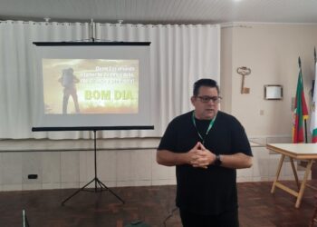 PUTINGA | Palestra onde participaram a equipe do CRAS, agentes de saúde, enfermeiras, nutricionistas e psicóloga.