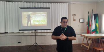 PUTINGA | Palestra onde participaram a equipe do CRAS, agentes de saúde, enfermeiras, nutricionistas e psicóloga.