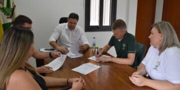 SERAFINA CORRÊA | Prefeitura firma convênio com a APAE e a APASC para repasse de recursos