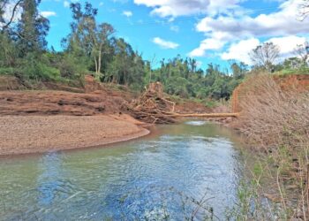 Reconstrução de pontes avança nove meses após enchente