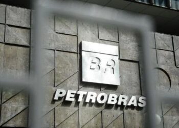 Petrobras registra queda de 70% no lucro em 2024