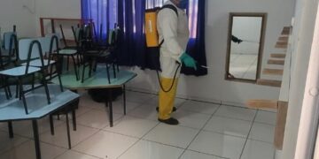 ESPUMOSO | Equipe de combate à dengue dedetiza Escolas Municipais de Educação Infantil