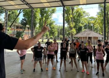 SERAFINA CORRÊA | Projeto “Movimente-se” reúne dezenas de mulheres para prática de exercícios