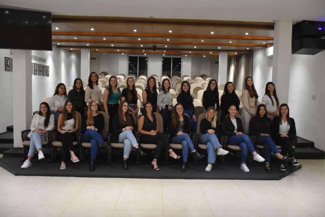 Candidatas a Soberanas de Serafina Corrêa participam de encontro formativo sobre cultura, história e redes sociais