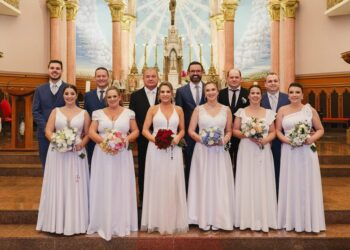 Com a bênção de Deus e de Santo Antônio, Guaporé celebra o Primeiro Casamento de Casais Amigos da Paróquia