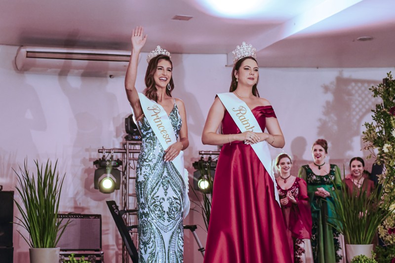 Camila Machado Cappelletto e Luísa Curti Garbin são as novas Soberanas de Serafina Corrêa