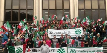 Agricultores cobram solução para dívidas rurais em protesto em Porto Alegre