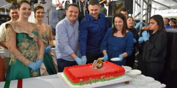 Serafina Corrêa celebra 65 anos com festa no calçadão da praça