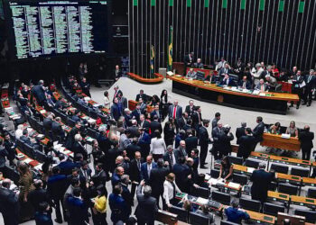 Câmara aprova urgência para proposta que reduz benefícios fiscais