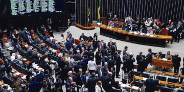 Câmara aprova urgência para proposta que reduz benefícios fiscais