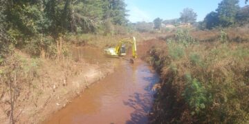 Administração Municipal realiza desassoreamento do Arroio Tigreiro