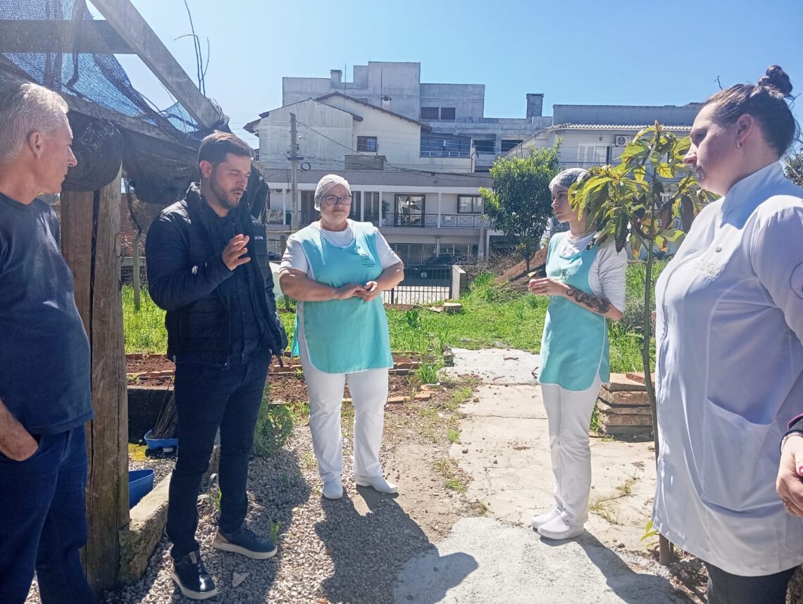 Dia C: Agência do Sicoob São Miguel de Arvorezinha entrega horta revitalizada ao Hospital São João