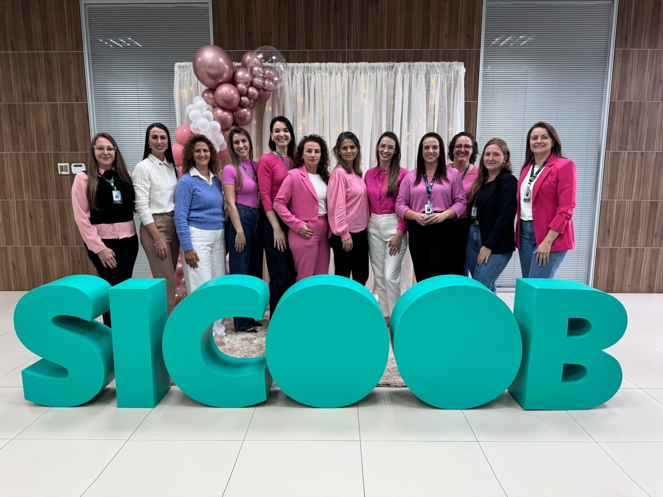 Sicoob São Miguel Promove Evento em Alusão ao Outubro Rosa e ao Protagonismo Feminino