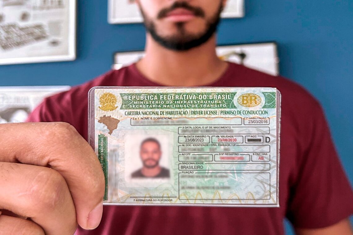Lula dá aval para fim da obrigatoriedade de autoescola para obter CNH