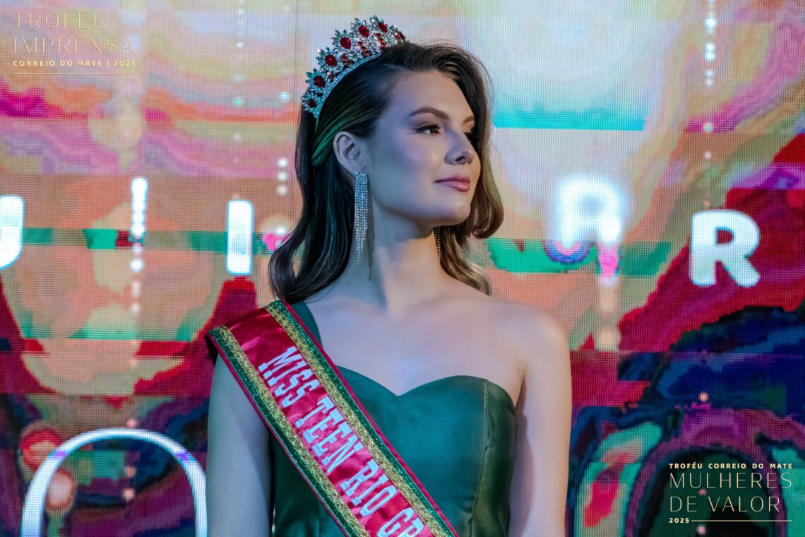 Miss Teen Rio Grande do Sul 2025, abrilhantou Troféu Imprensa e Mulheres de Valor